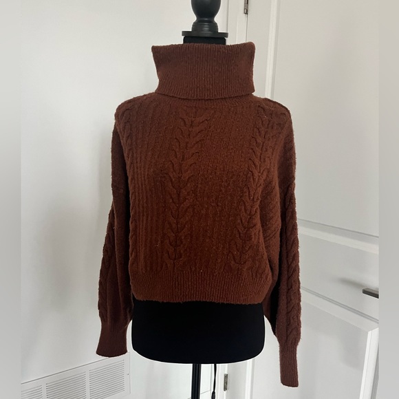 Wild fable cropped turtle neck sweater in brown size small - Picture 2 of 6